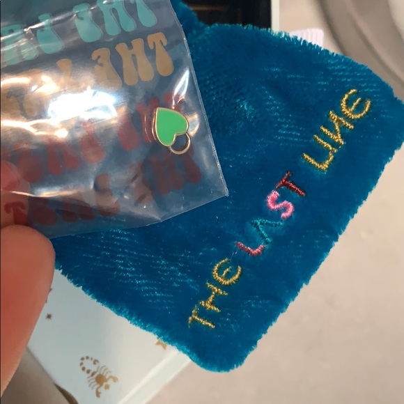 Green enamel heart charm - Picture 3 of 6